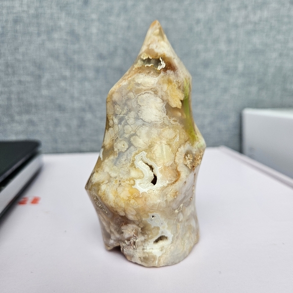 Flower Agate Flame Crystal Tower Point carved - Picture 3 of 6